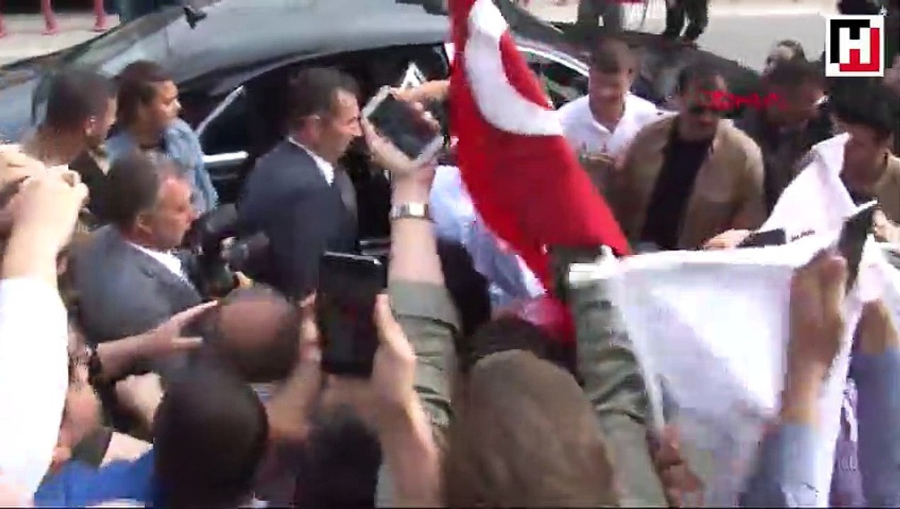 Cumhurbaşkanı Erdoğan konvoyunu durdurdu vatandaşlarla sohbet etti