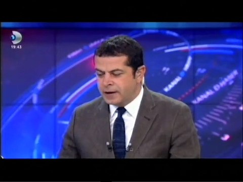 İzleyiciden Cüneyt Özdemir’e Bu nasıl bir kravat arkadaş!