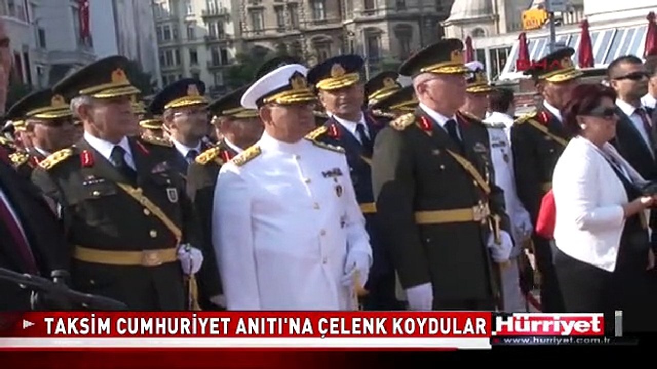 TAKSİM'DEKİ TÖRENDE CUMHURİYET ANITI'NA SİYASİ PARTİLER DE ÇELENK KOYDU