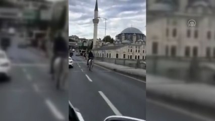 Atatürk Köprüsü'nden atla geçti