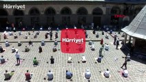 Diyarbakır Ulu Cami'de, sosyal mesafeli Cuma namazı kılındı