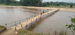 শিলান্যাসের পর নির্মাণ হয়নি সেতু,জনসাধারণের যাতায়াতের জন্য নির্মিত হয়েছে বাঁশের অস্থায়ী সেতু