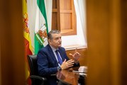 El consejero de Presidencia de la Junta de Andalucía, Antonio Sanz, responde a las preguntas de El Español