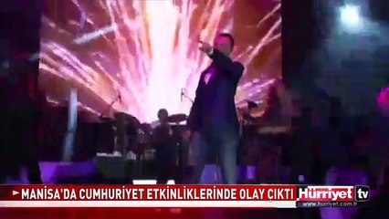 SERDAR ORTAÇ KONSERİNDE AHMET KAYA POSTERİ OLAY ÇIKARDI