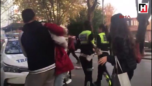 Darp edilen kadın baygınlık geçirdi, saldırgana vatandaşlar müdahale etti