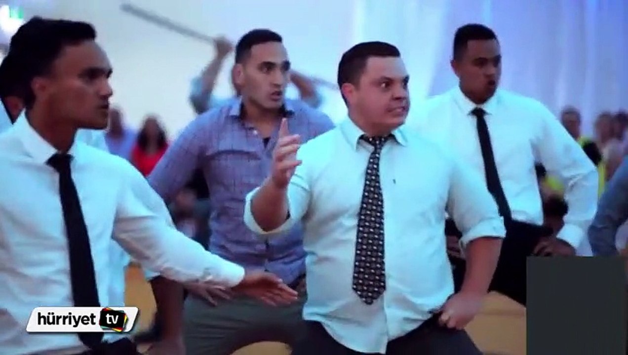 Düğündeki sürpriz Haka Dansına gelin ve damat da katıldı