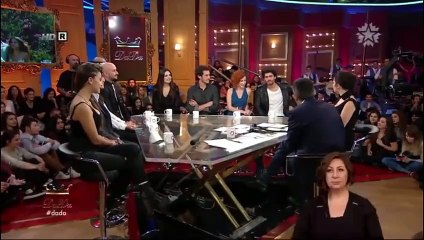 Okan Bayülgen, Merve Özbey'in göğsüne dokununca...