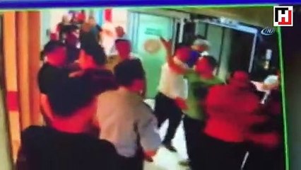 Yoğun bakım kapsını kırıp doktora saldırdılar