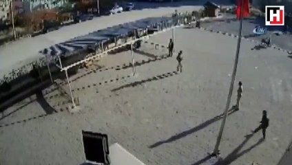 Öğretmenin öğrenciyi dövdüğü anlar kamerada