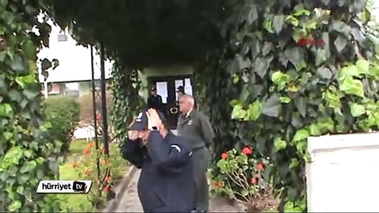 İçeride ihale, dışarıda eylem