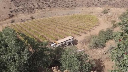 Son dakika haberleri... Yamaca yuvarlanan kamyonun sürücüsü öldü