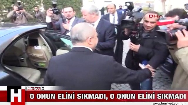 O ONUN ELİNİ SIKMADI, O ONUN ELİNİ SIKMADI