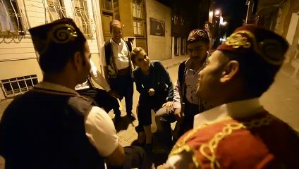 Gülben Ergen Ramazan davulcularını ziyaret etti