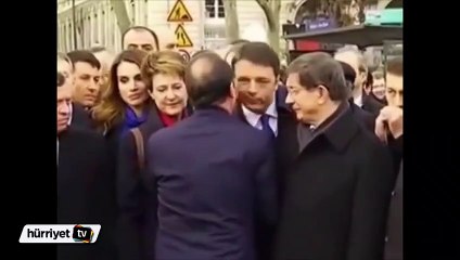 Hollande herkesi öptü, Davutoğlu ile sadece tokalaştı
