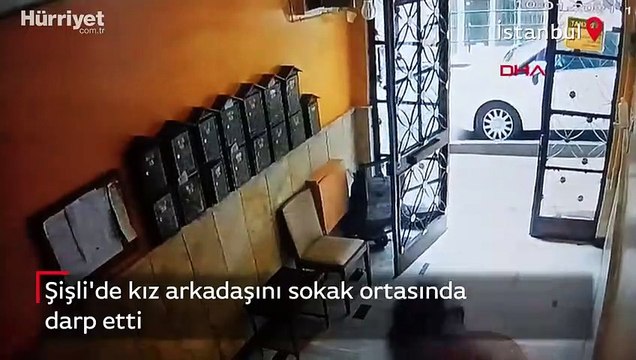 Kız arkadaşını sokak ortasında darp etti! Dehşete düşüren görüntüler...
