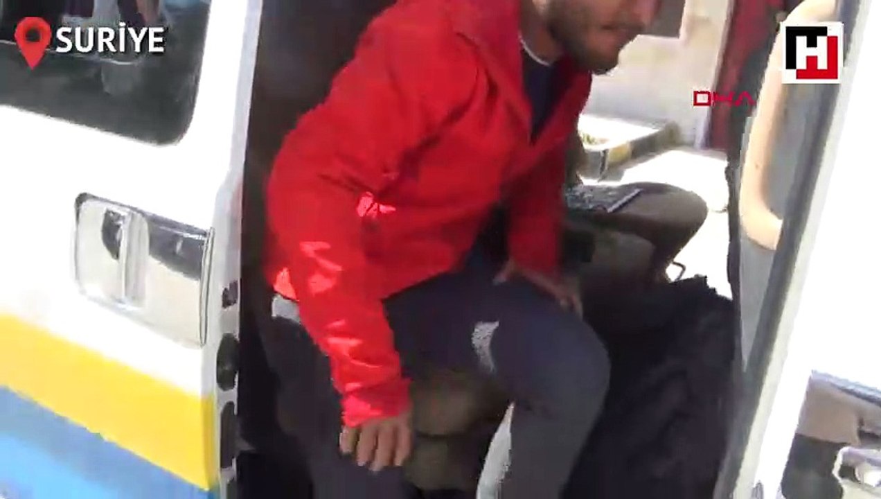 Saldırı altındaki İdlib'de DHA ekibi ölümden döndü