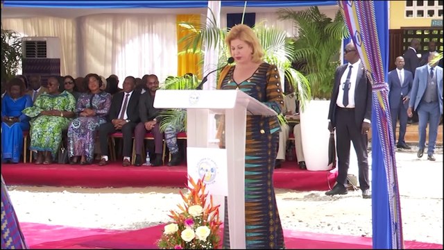 La Première Dame offre 5 000 kits scolaires aux enfants de la région du Bélier