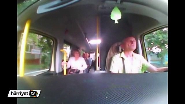 Rusya'da otobüs şoförüne kadından dayak kamerada