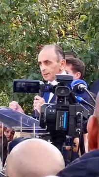 Deux ans après l'assassinat de Samuel Paty par un jeune homme radicalisé, le président de Reconquête Eric Zemmour a rendu hommage ce samedi à Paris au professeur victime selon lui d'un «francocide évitable»