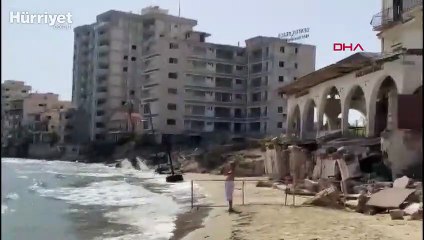 KKTC Kapalı Maraş sahilinde 46 yıl sonra ilk kez denize girdiler