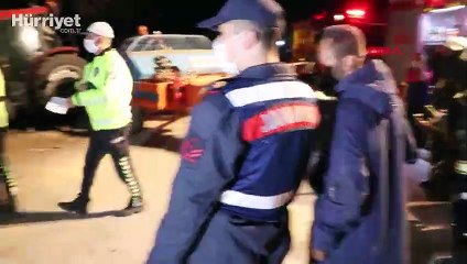 Otomobil traktöre çarptı 2 kişi öldü