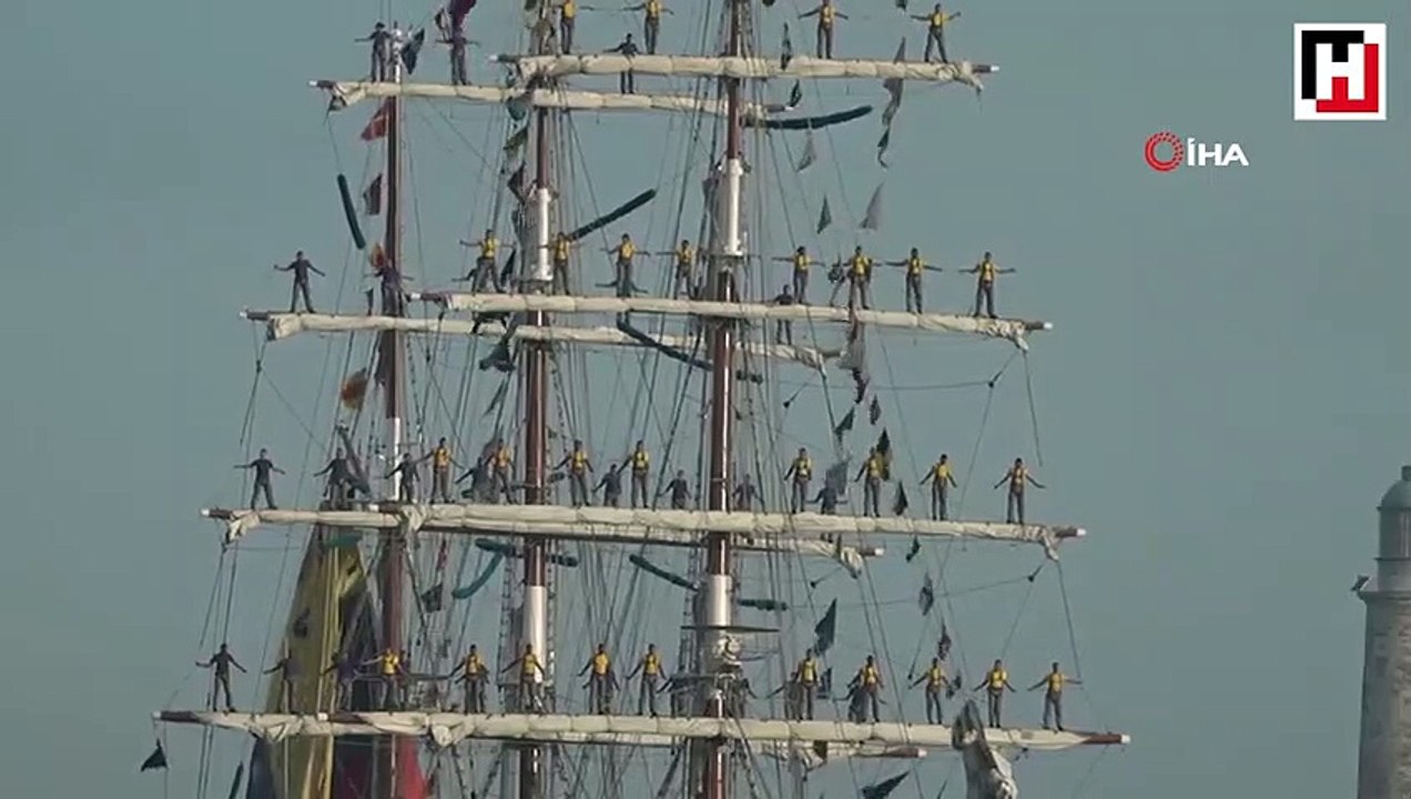 Venezuela donanmasından Havana'ya yelken direkleri üzerinde ilginç ziyaret