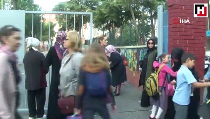 Depremin ardından öğrenciler okullarına döndü