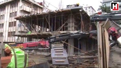 Kadıköy’de inşaat çalışması sırasında vinç devrildi