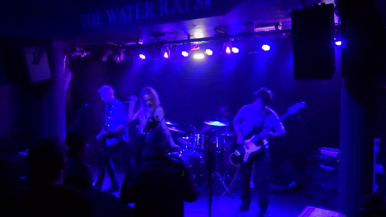 HEALTHY JUNKIES at the Water Rats, 2022.