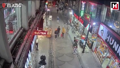 Deprem anında yıkılan binalar güvenlik kamerasında