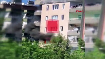 Evlerinde çıkan yangından etkilenen 2 kişiyi komşuları kurtardı