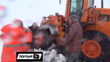 Muş Diyarbakır Karayolu'nda 30 kişi mahsur kaldı