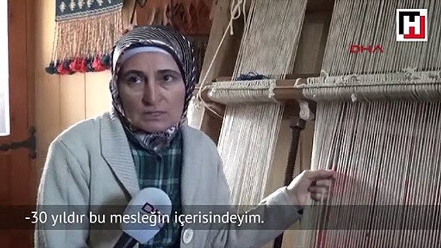 100 yıllık kilim dokuma tezgahı ile mesleğini yaşatıyor