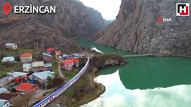 Doğu Ekspresi'nin Erzincan’dan geçişi izleyenleri büyüledi