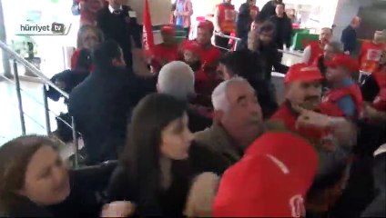 Sendika üyeleri Karşıyaka hizmet binasını bastı