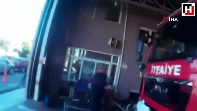 Yangını söndürmek için koşan itfaiye erine, doğum günü sürprizi
