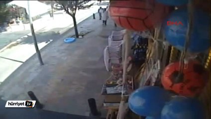 Üzerinde "geçersiz" yazan paralarla dolandırdı