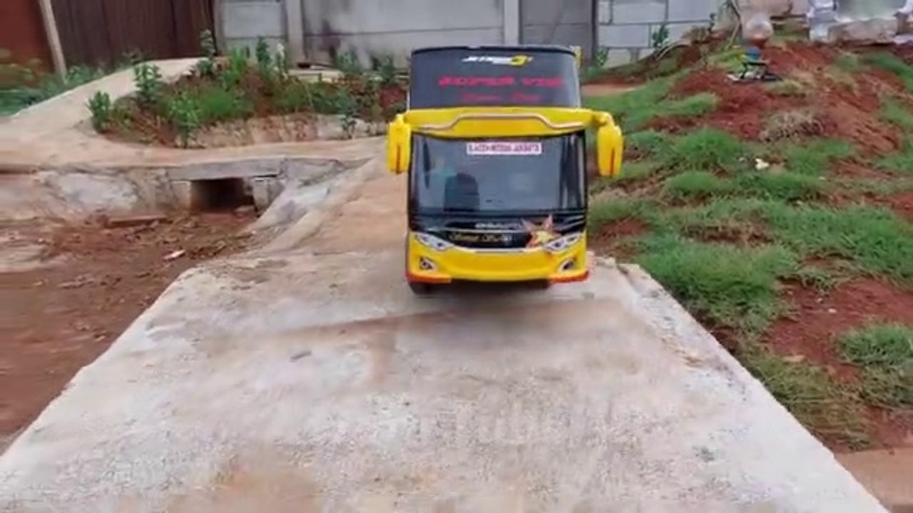 HUNTING BIS SEMPATI STAR LEWAT LINTAS TIMUR SUMATERA - VERSI MINIATUR BIS - AZZAM TUBEHD