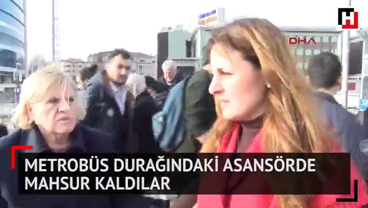 Metrobüs durağındaki asansörde mahsur kaldılar