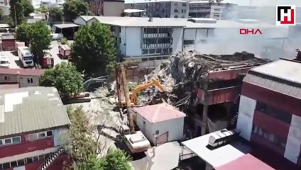 Yanan fabrikadan hala duman yükseliyor  yıkım çalışmaları başladı