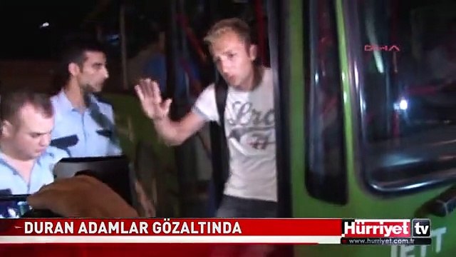TAKSİM MEYDANI'NDA SABİT DURAN DURAN ADAM PROTESTOSU YAPANLARI POLİS GÖZALTINA ALDI