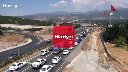 Tatilcilerin dönüş çilesi sürüyor... Kilometrelerce kuyruk oluştu