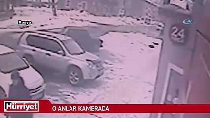 Dev kar kütlesi kadının üzerine düştü