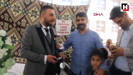 Düğünde takı için POS cihazı kullandılar