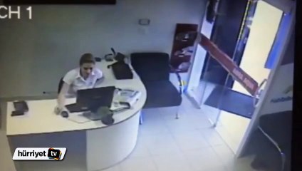 Ofisin içinde trafik kazası geçirdi!