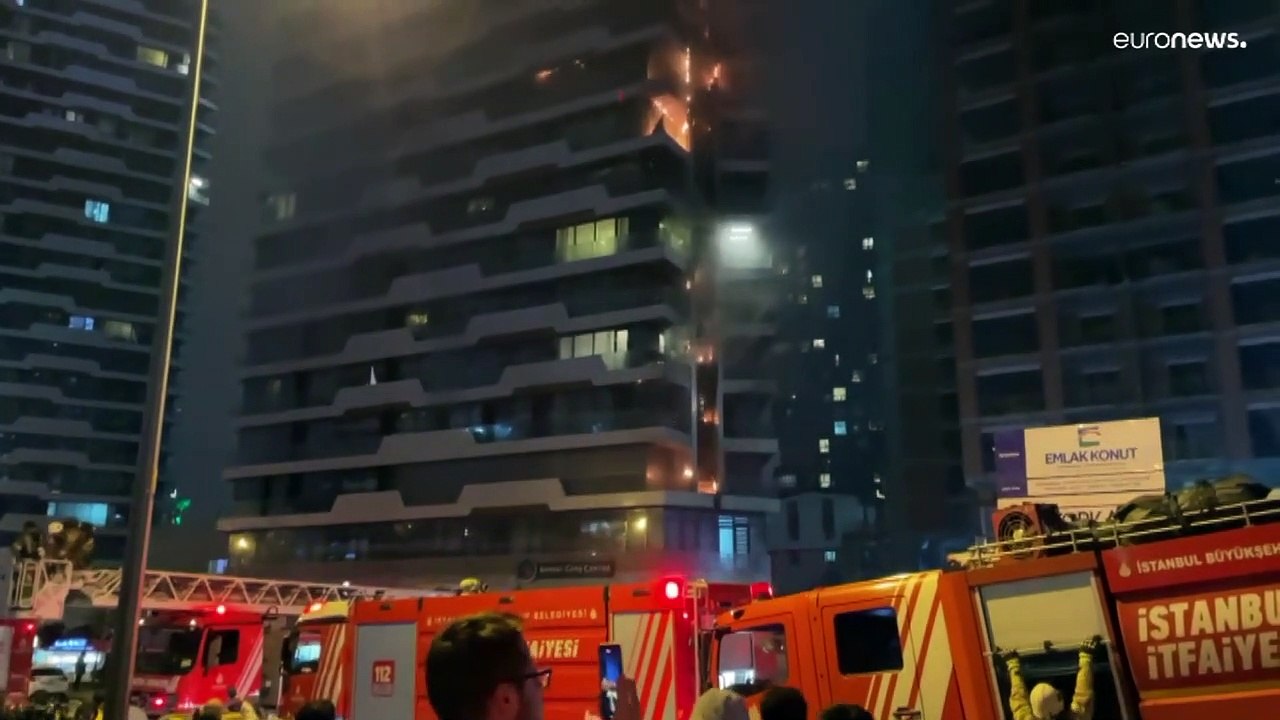 Wie eine Fackel: 24-stöckiges Gebäude brennt in Istanbul