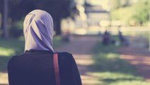 Fransa'da Müslüman öğrencinin başörtüsünü çöpe atıp okuduğu Kuran-ı Kerim'i yırttılar