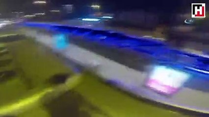 Ukrayna uyruklu gençler metrobüsün üzerinde 5 durak gitti