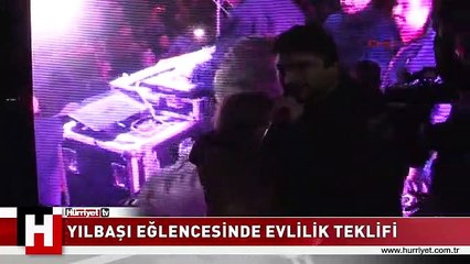 YILBAŞI EĞLENCESİNDE EVLİLİK TEKLİFİ