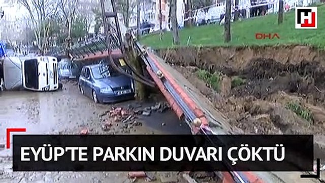 Eyüp'te parkın duvarı çöktü